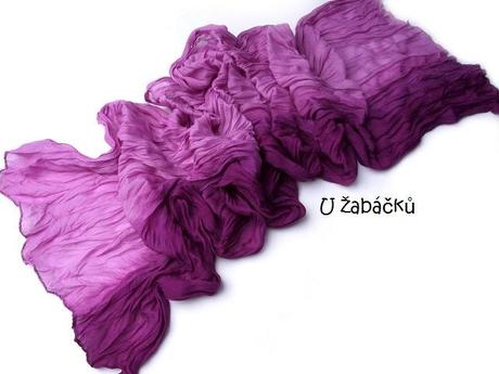 Duhová mačkaná šála fialová, 