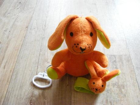 Hrající zajíc canapol babies s náramkem, 