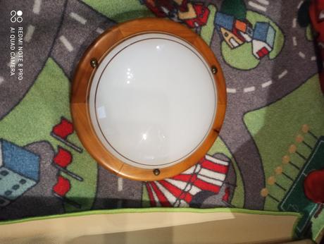 Garnýžová tyč a stropní světlo,