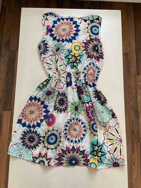 Vzor letní šaty, vel m, jsou menší cca s i méně, d, s