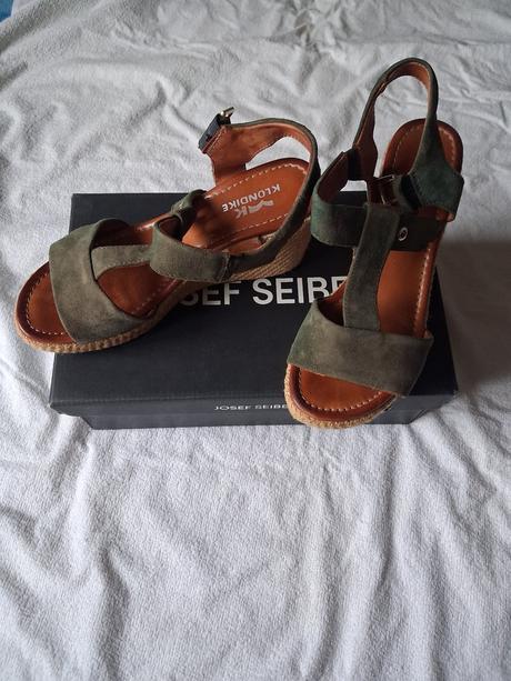 Letní sandály na klínku, 39