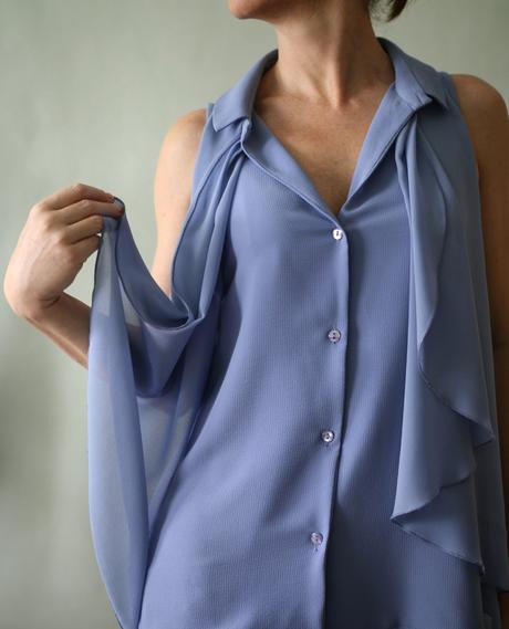 Bleděmodrá halenka bez rukávů rinascimento vel.40, l