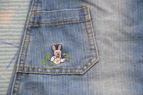 Džínové, riflové šatičky s výšivkou, laclové, 110