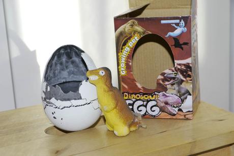 Maly dinosaurus ve vajicku, 