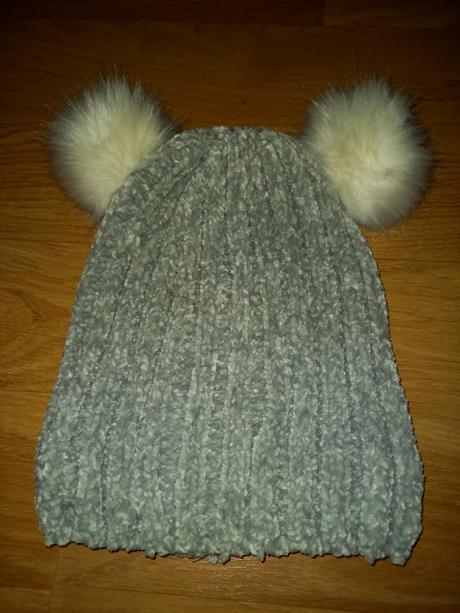 Čepice s bambulemi, c&a,134