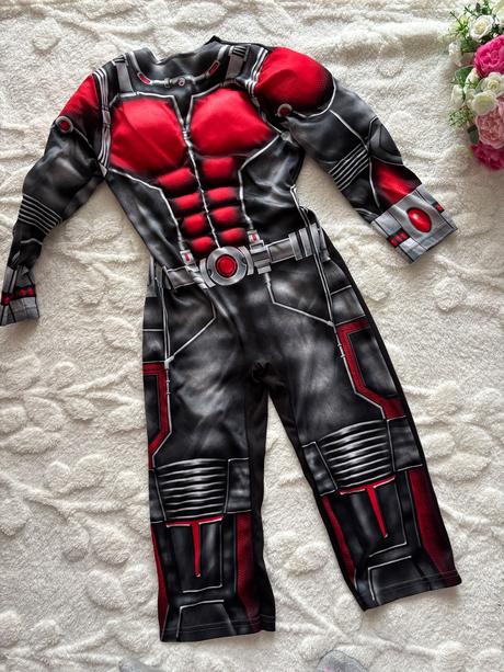 An18/ kostým antman - v.cca 3/4 roky,