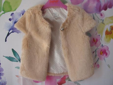 Krásná pudrová vesta z umělé kožešiny, 92