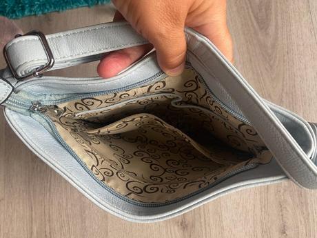 Pěkná modrá kabelka-crossbody, 