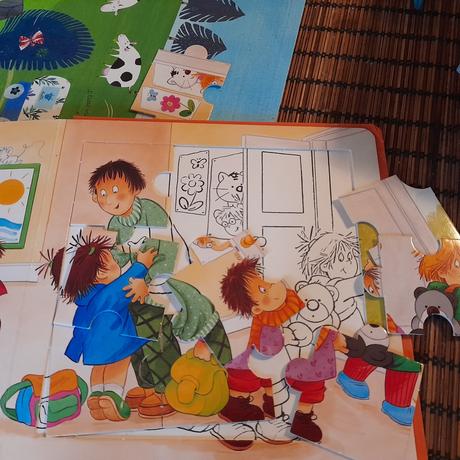 Knížka do školky pro děti s puzzle,