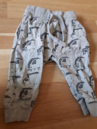 Šedé tepláky s náklaďáky next vel. 86, next,86