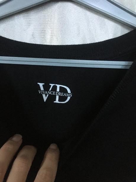 Vel. 32 - 34 černé triko s manžetami, 32