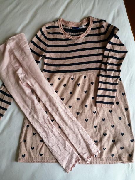 Přízové šaty s punšoškama, lupilu,110