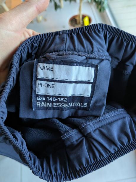 Kalhoty do deště, 152