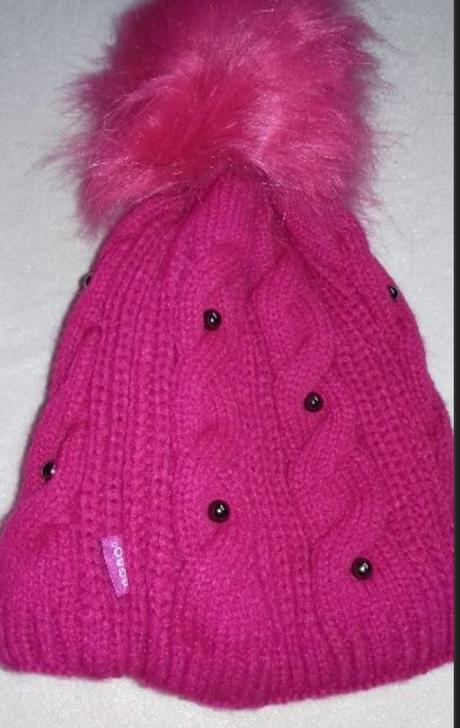 Růžová čepice s korálky a bambulí, bobo