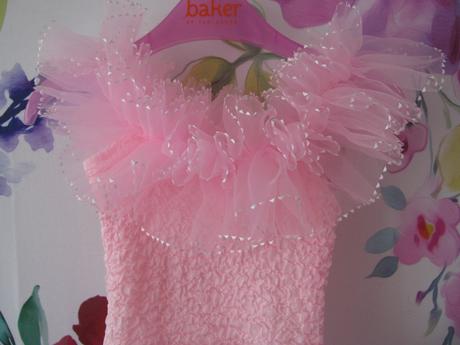 Krásné růžové šatičky s volánky, 92