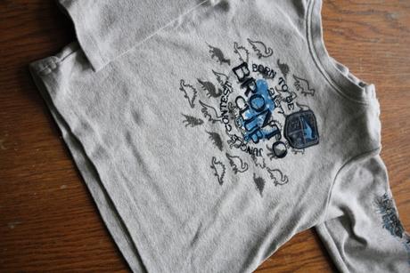 Tričko s brontosaury, 80