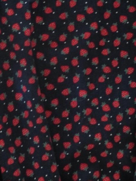 Šaty s jahůdkami, 128