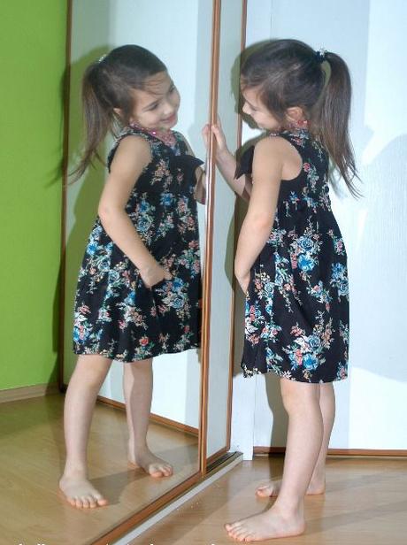 Společenské slavnostní černé šaty s kvítky, ladybird,110