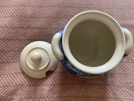 Porcelánový medovniček, 