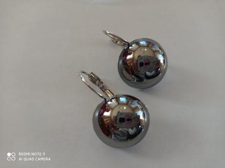 Naušnicky stříbrnošedé kovový vzhled, 