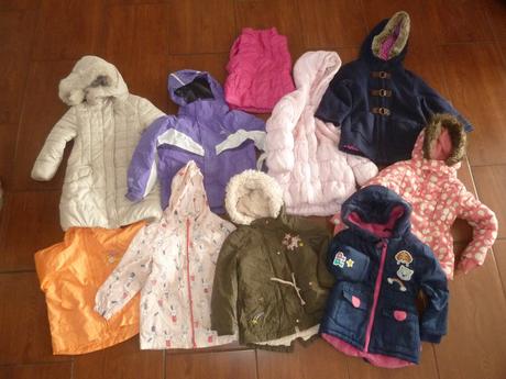 Výprodej - balíky dívčích bund kus 25,-kč, 