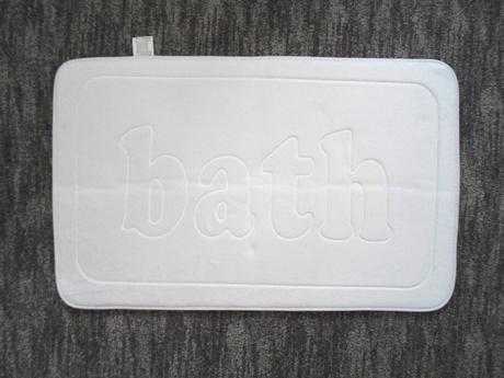 Bílá koupelnová předložka,