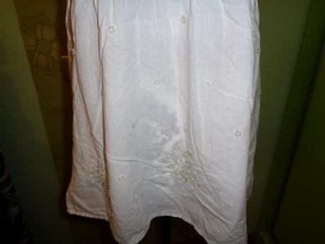 Luxus bílá vzdušná tunika s výšivkami a perličkami, 38