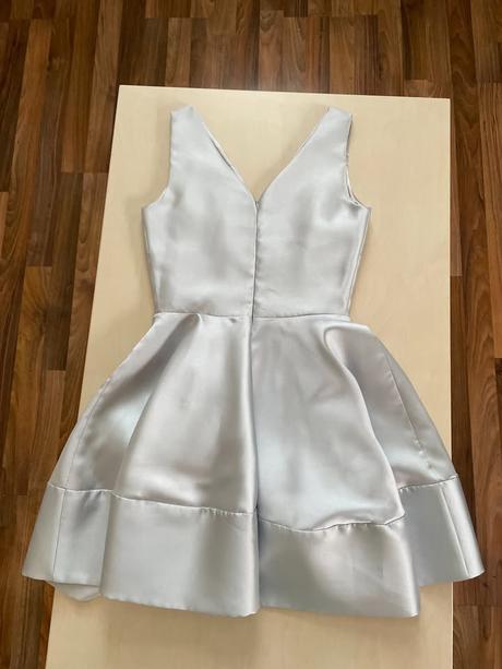 Stříbrné šaty povolený šev na konci zipu, vel s al, xs