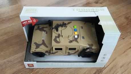 Nové vojenské auto hračka.,