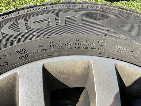 Zimní kola nokian - disky a pneu, 4 ks 185/65 r15, 