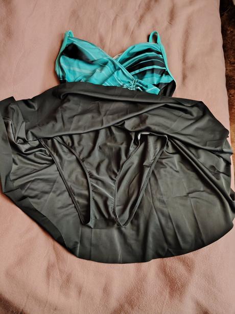 Dámské jednodílné plavky 3 xl, 50