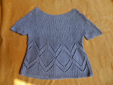 Šedé pletené tričko přes tílko na vrstvení svetřík, s