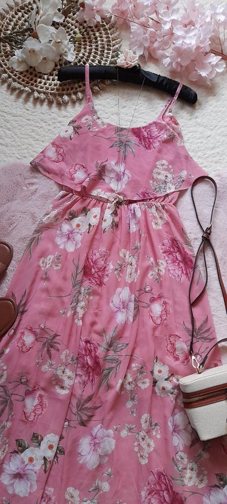 Květované dlouhé šaty, 