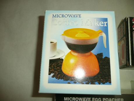 Mikrovlnná trouba nádobí kafe párky vejce,