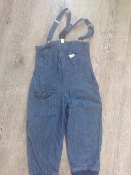 Kalhoty s vysokým pasem a kšandami, 86