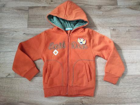 Oranžová mikina, 116