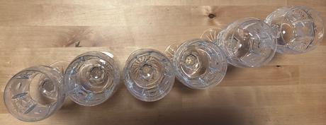 Šest broušených sklenic z křišťálu na víno, 