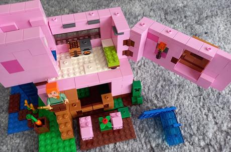 Lego minecraft 21170 - the pig house.,