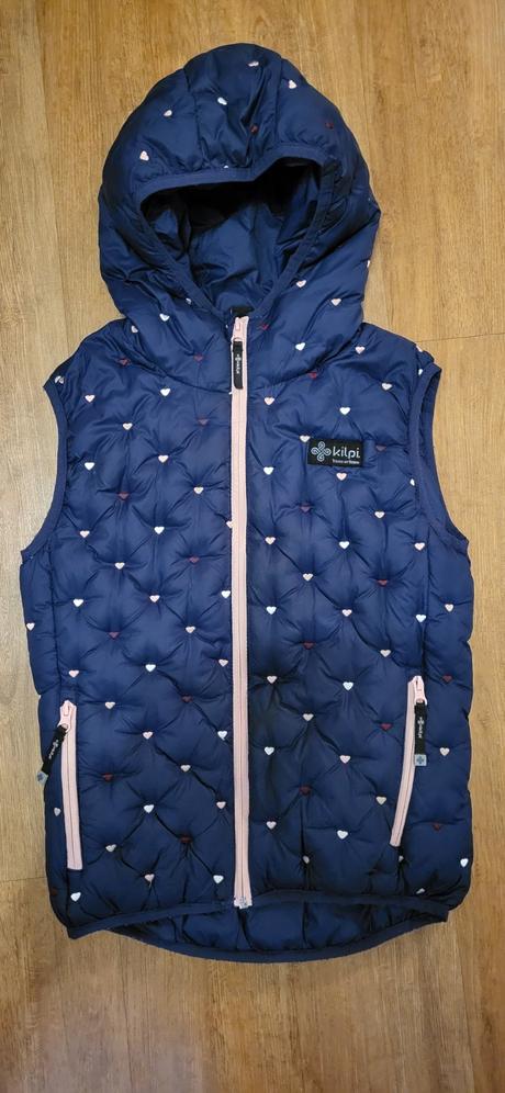 Vesta se srdíčky zn. kilpi vel. 134/140, 134