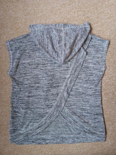 Vesta s kapucí zn."h&m" vel."146-152", h&m,152