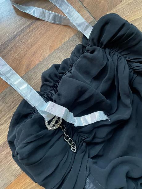 Hedvábné šaty se stříbrnou stuh, vel, s