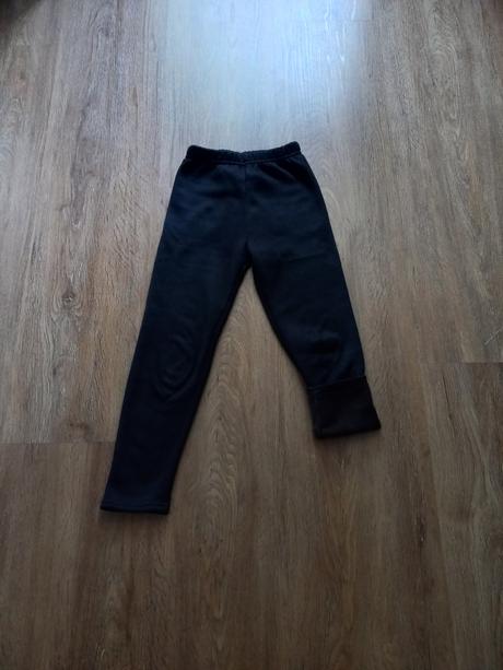 Teplé černé legíny, 110