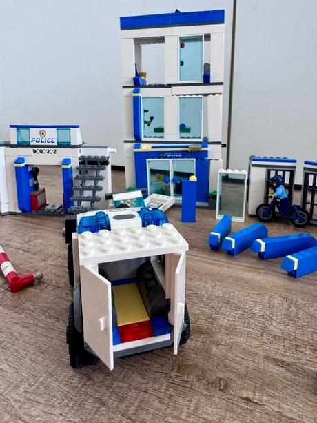 Policejní stanice lego, 