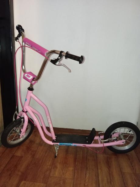 Dívčí koloběžka,