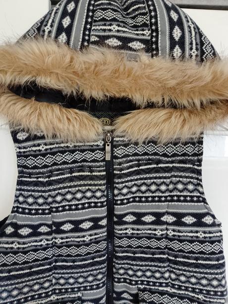 Stylová jarní vesta s kožíškem, m