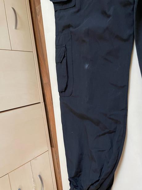 Černé kargo kalhoty, vel 12 ans ale řekla bych vět, 152