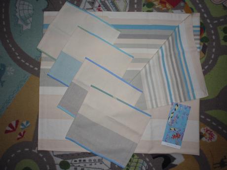 Ubrus na stůl obdélníkový + 4 ubrousky obdélník.,