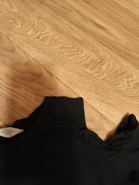 Volánkové tričko a holými rameny, h&m,152