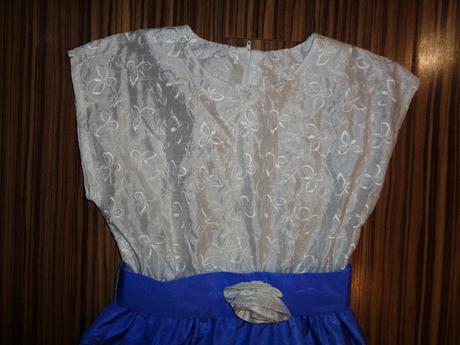 Luxusní bílofialové společenské šaty, 128