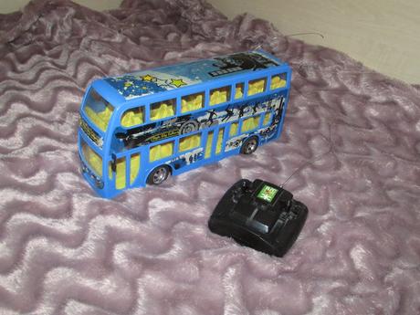 Poschoďový autobus na ovládání, 